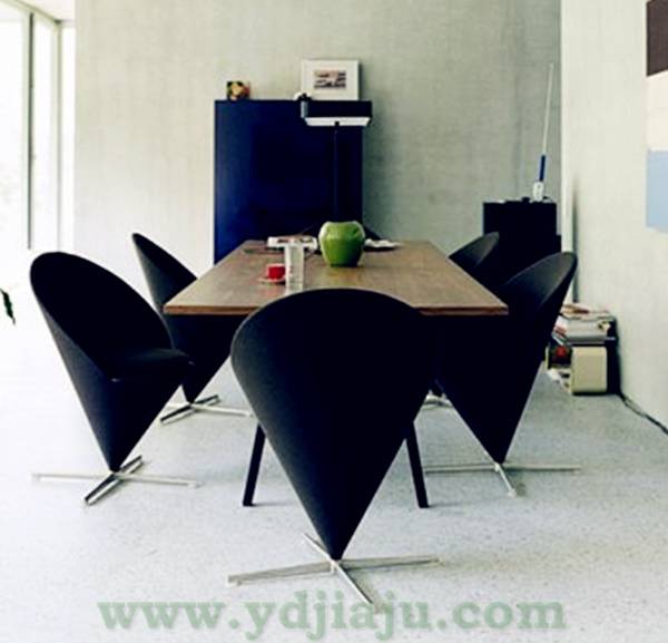 心型椅子(Verner Panton Heart Shaped Cone Chair)場(chǎng)景圖片4