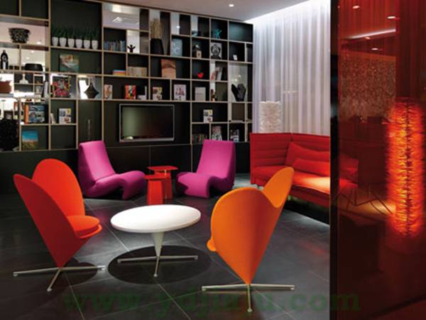 心型椅子(Verner Panton Heart Shaped Cone Chair)場(chǎng)景圖片7