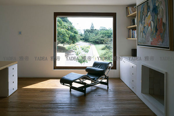 柯布西耶設(shè)計的躺椅(Chaise Longue chair LC4)