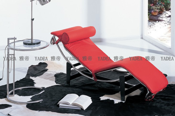 柯布西耶設(shè)計的躺椅(Chaise Longue chair LC4)