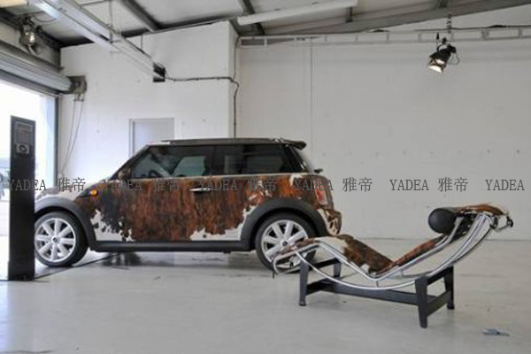 黑白棕奶牛皮柯布西耶躺椅