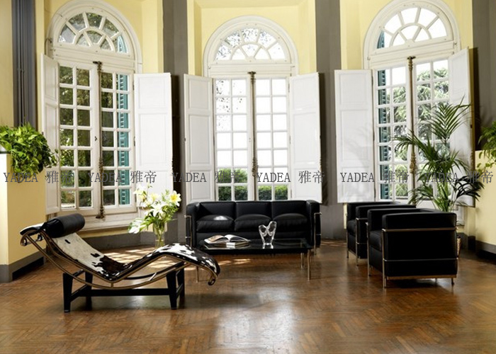 柯布西耶設(shè)計(jì)的真皮沙發(fā)(Le Corbusier Sofa)