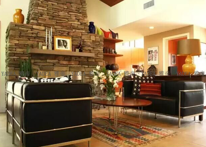 柯布西耶設(shè)計(jì)的真皮沙發(fā)(Le Corbusier Sofa)