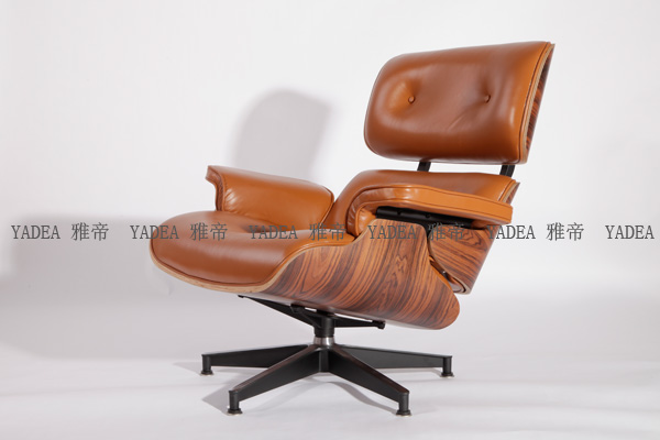 橙色核桃木貼皮的伊姆斯休閑椅(Walnut Eames Lounge Chair In Orange Leather)