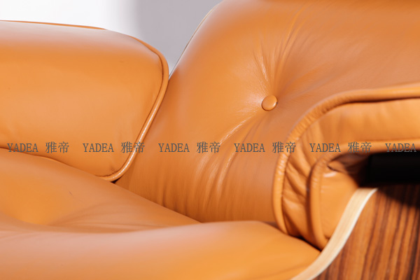 橙色核桃木貼皮的伊姆斯休閑椅(Walnut Eames Lounge Chair In Orange Leather)