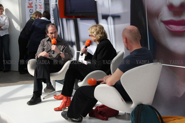 紫色天鵝椅（purple swan chair）