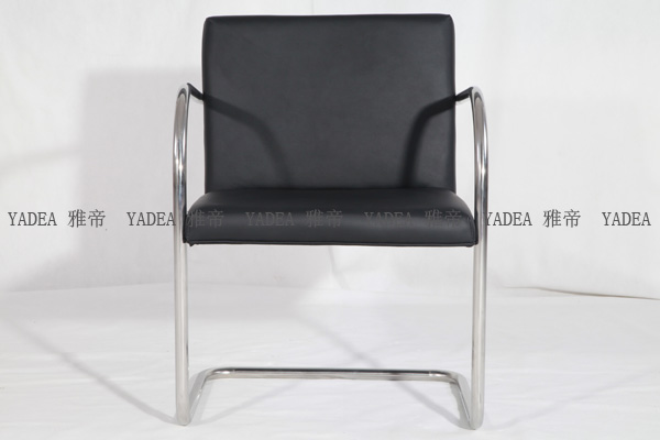 簡約椅子：新版布爾諾椅