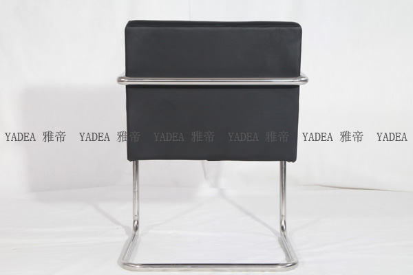 簡約椅子：新版布爾諾椅