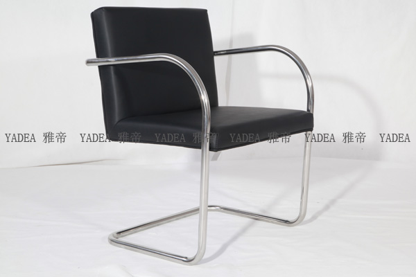 簡約椅子：新版布爾諾椅