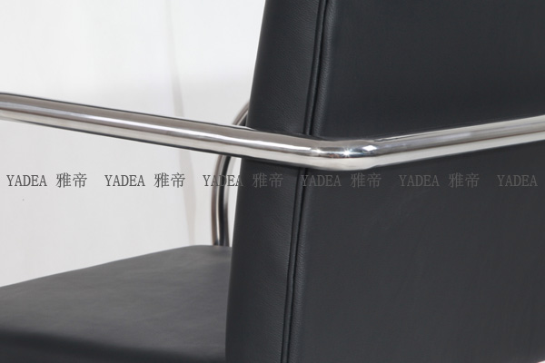 簡約椅子：新版布爾諾椅