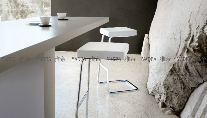 四季吧椅（Four Seasons Barstool）