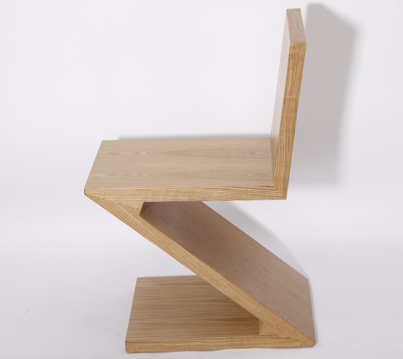 Z字椅（Zig-Zag Chair）