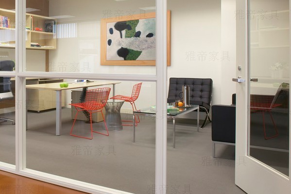 深棕色巴塞羅那椅子（Barcelona Chair In Dark Brown Leather）