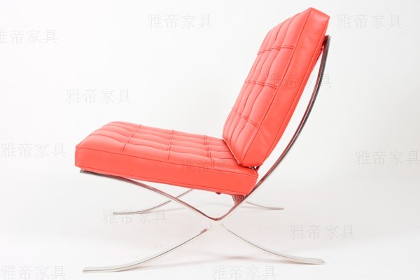 紅色巴塞羅那椅(Barcelona Chair in red leather)