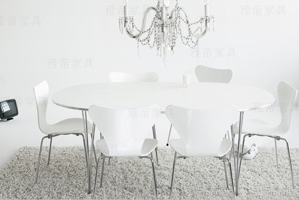 橢圓型餐桌（Elliptical Dining Table）