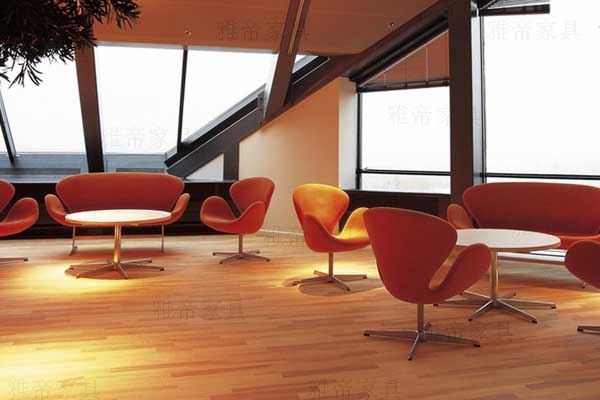 天鵝椅（Swan Chair）