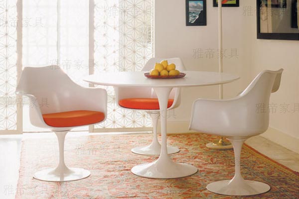 Saarinen Tulip Armchair（郁金香餐椅子）