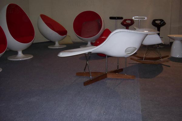 貝殼貴妃椅（Eames La Chaise）