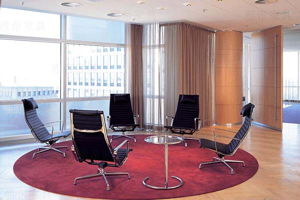 伊姆斯辦公椅高背帶頭枕(Aluminum Executive Lounge Chair)