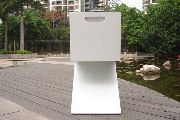 Z字形休閑椅子(Zig Zag Chair) Z字形休閑椅子(Zig Zag Chair)