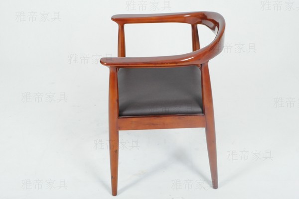 韋格納實(shí)木扶手椅（Juliana Armchair）