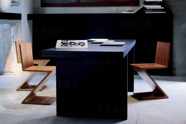 Z字形休閑椅子(Zig Zag Chair) Z字形休閑椅子(Zig Zag Chair)