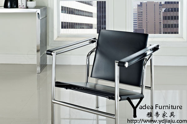 巴斯庫蘭椅（Basculant chair）