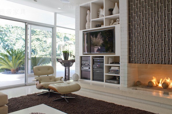 白色<a href='http://www.szdeyun.com/Products/EamesLoungeChair.html' class='keys' title='點擊查看關(guān)于伊姆斯休閑椅的相關(guān)信息' target='_blank'>伊姆斯休閑椅</a>（Eames Lounge Chair In White Leather）