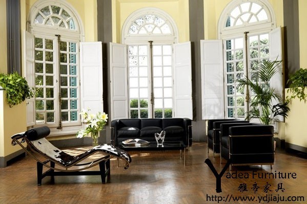 柯布西耶設計的真皮沙發(fā)(Le Corbusier Sofa)