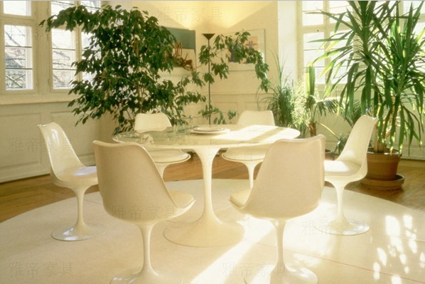 高級(jí)郁金香餐桌(Tulip side table)